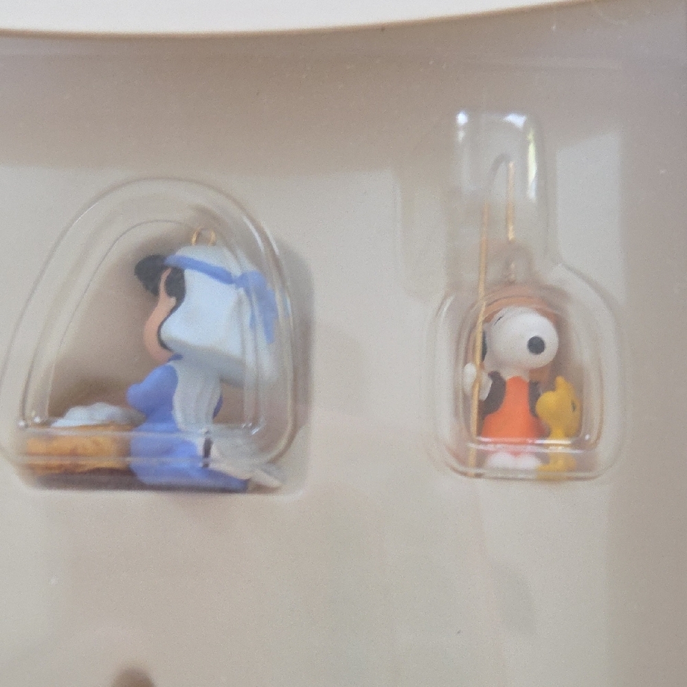 Hallmark Keepsake Miniature Peanuts Christmas Collection - 2006 - Picture 3 of 6